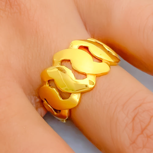 Palatial Graduating 22k Gold Plush Ring