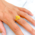 luxurious-alluring-striped-22k-gold-ring