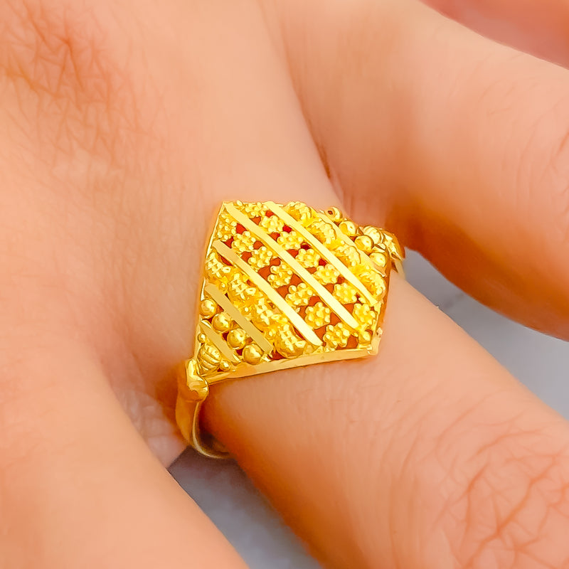 Extravagant Stately Striped 22K Gold Ring