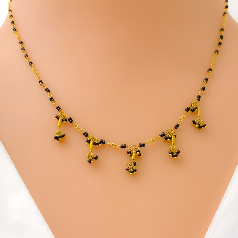 cluster-adorned-thali-22k-gold-mangal-sutra