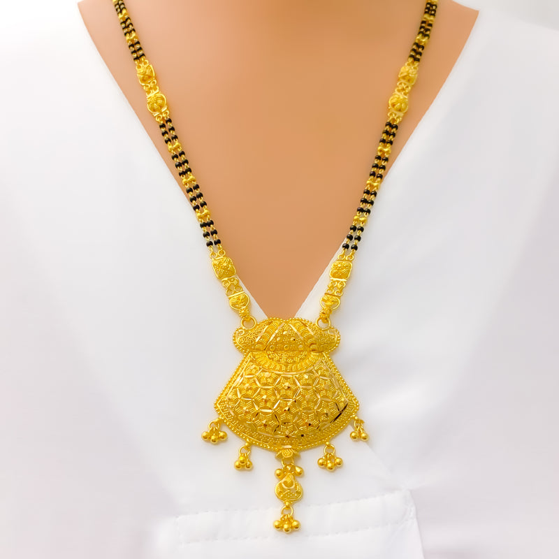 gleaming-alluring-thali-22k-gold-mangal-sutra