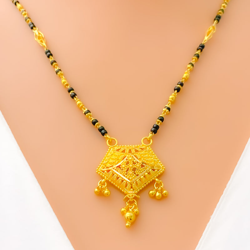 delightful-engraved-22k-gold-mangal-sutra