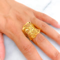 Lavish Twinkling Leaf Adorned 21k Gold Ring 