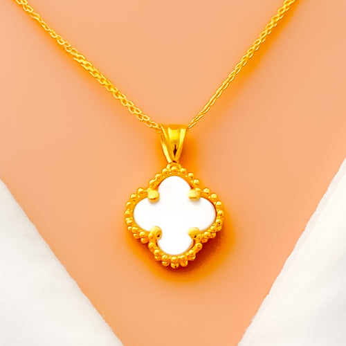 Stylish Stunning 21k Gold Clover Pendant W/Chain 