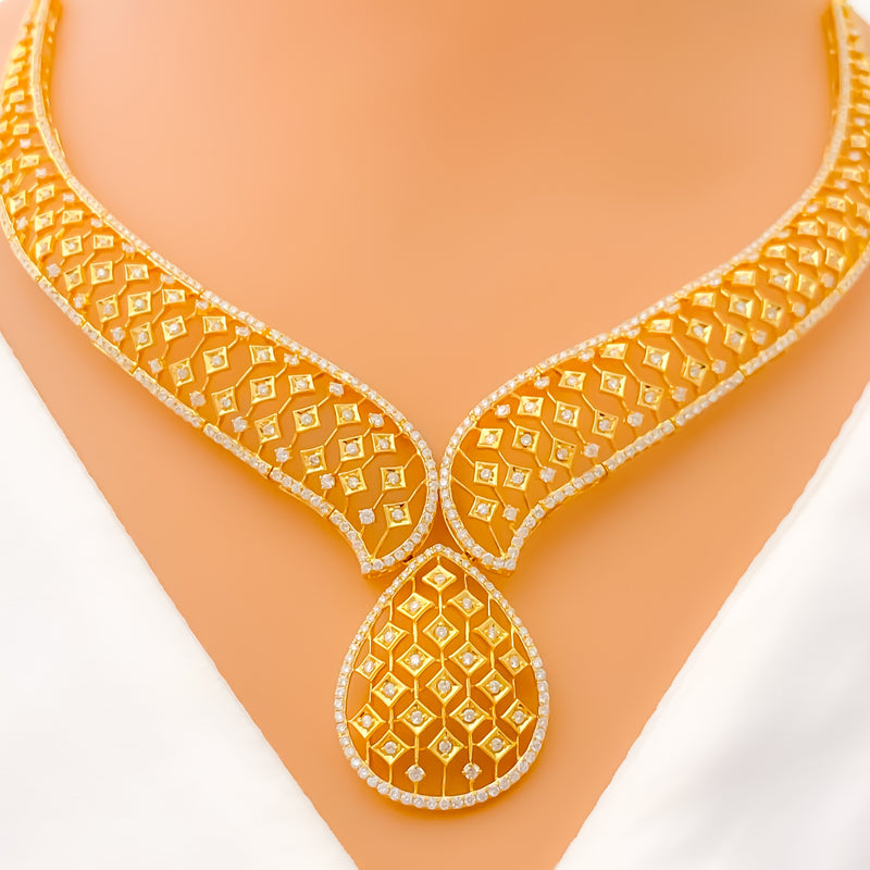 elegant-contemporary-drop-diamond-18k-gold-necklace-set