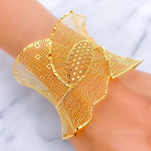 Ornate Filigree 21K Gold Wavy Bangle Bracelet