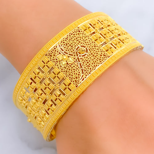 Versatile Graceful 22k Gold Netted Screw Bangle 