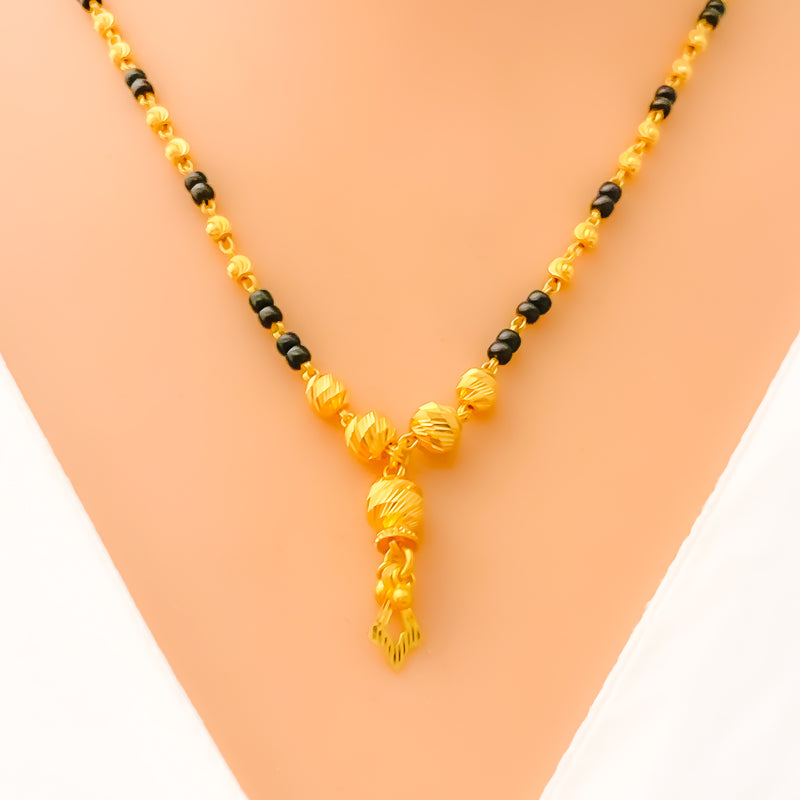 Reflective Stately 22k Gold Mangal Sutra Set 