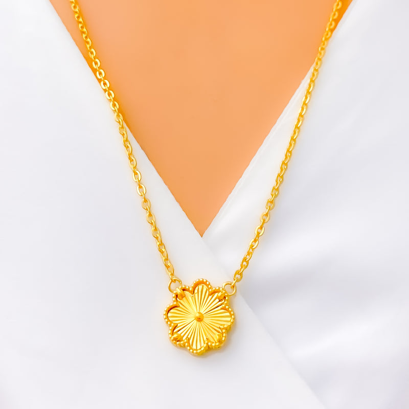 Decorative Floral 21k Gold Striped Necklace 