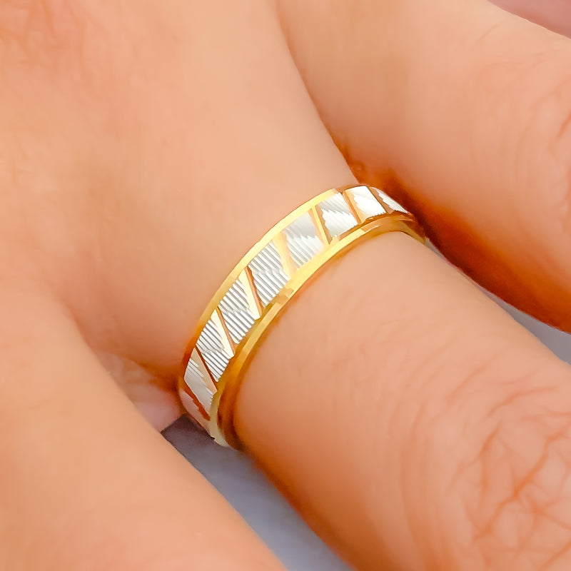 distinctive-striped-22k-gold-band