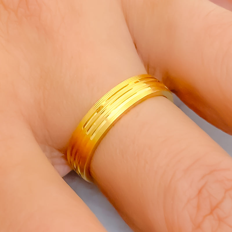 striped-bespoke-golden-22k-gold-band