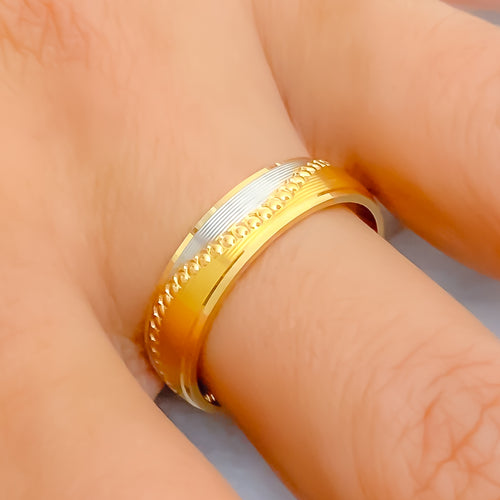 Fascinating Wavy Two-Tone 22k Gold Band 