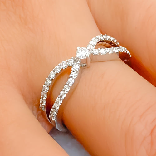 glowing-diamond-18k-gold-infinity-ring