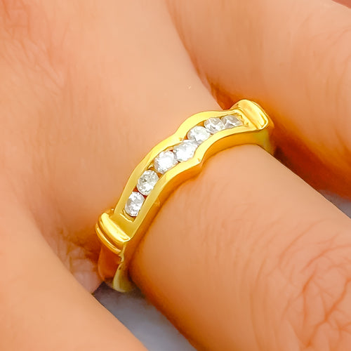 slender-v-shaped-diamond-18k-gold-ring