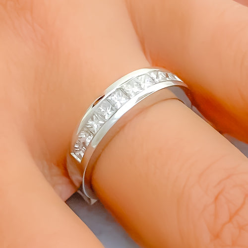 modest-princess-cut-diamond-18k-gold-ring