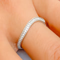 chic-wavy-diamond-18k-gold-ring