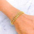 shiny-alternating-striped-diamond-18k-gold-bangle-bracelet