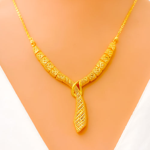Contemporary Delightful 22k Gold Necklace Set