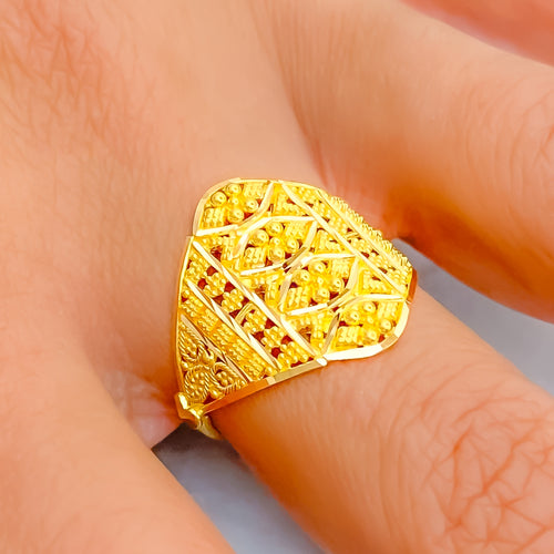 sleek-elevated-22k-gold-ring