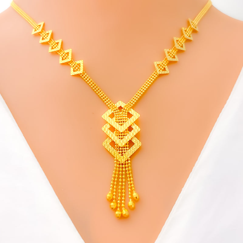 Brilliant Lustrous Dressy 22k Gold Necklace Set