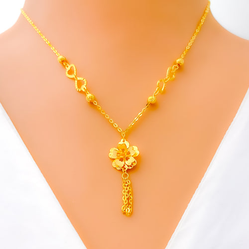 adorned-charming-22k-gold-necklace-set