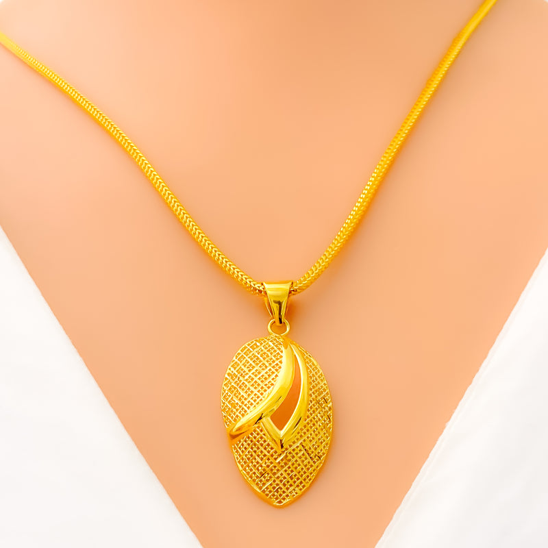 Ethereal Twinkling 22K Gold Pendant Set