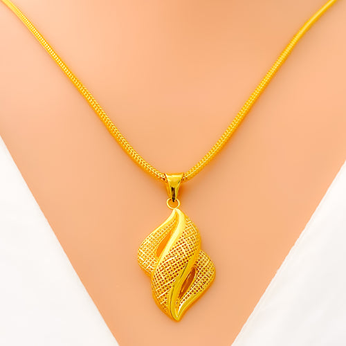 Sleek Artistic 22K Gold Pendant Set