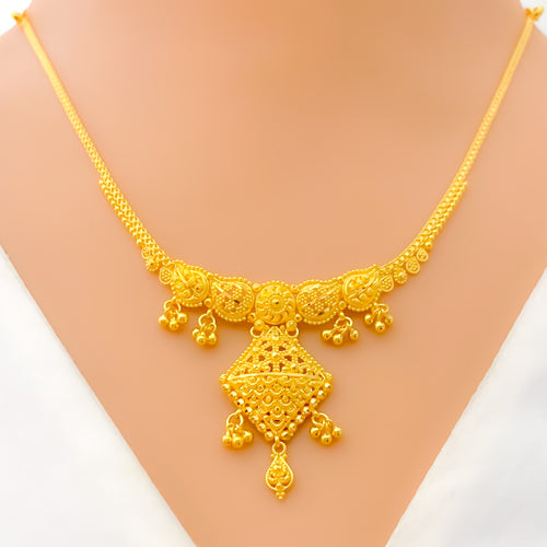 Artistic Leaf Adorned 22k Gold Necklace Set 