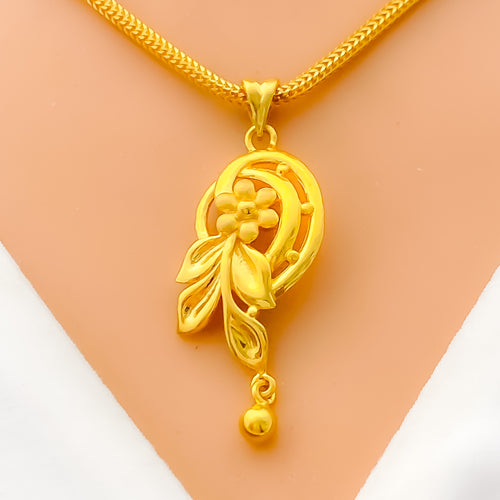 Majestic Floral Motif 22k Gold Pendant 