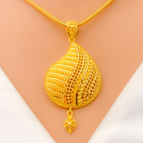 Elegant Paisley Leaf 22k Gold Pendant Set 