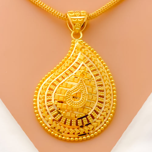 Versatile Glamorous Paisley 22k Gold Pendant Set 