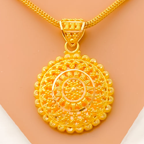 charming-polished-22k-gold-pendant-set