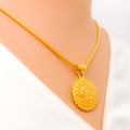 charming-polished-22k-gold-pendant-set