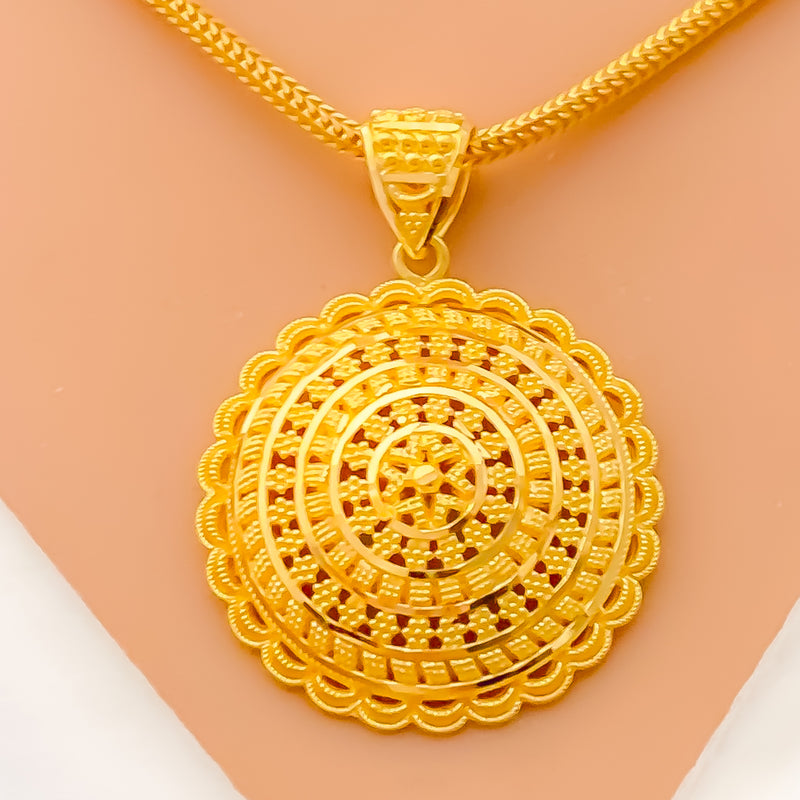 exquisite-shimmering-22k-gold-pendant-set