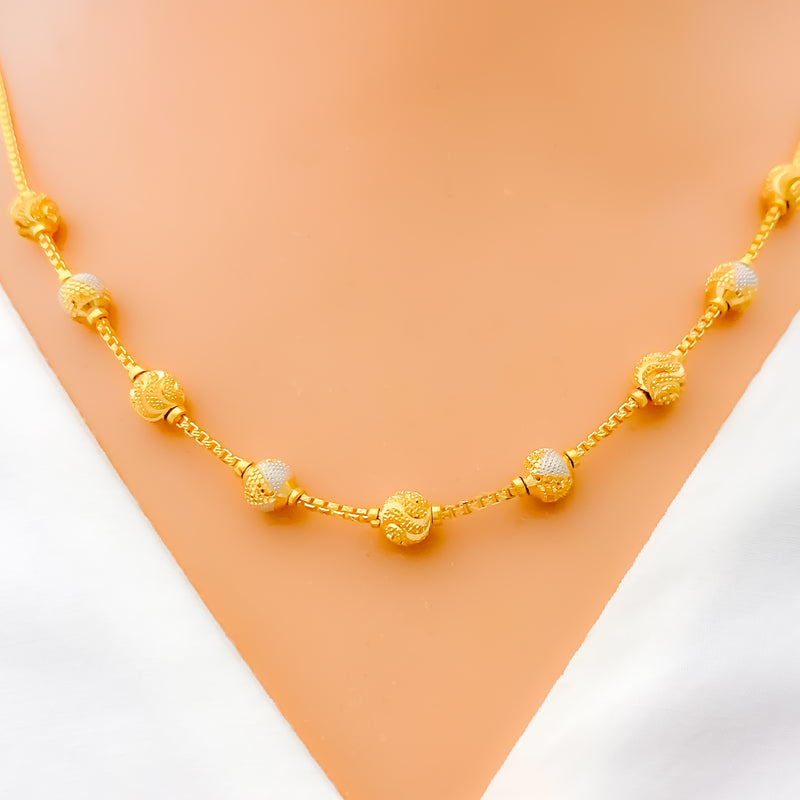 Glistening Wavy 22k Gold Necklace 
