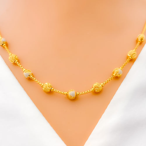 Delightful Alternating Two-Tone 22k Gold Necklace 