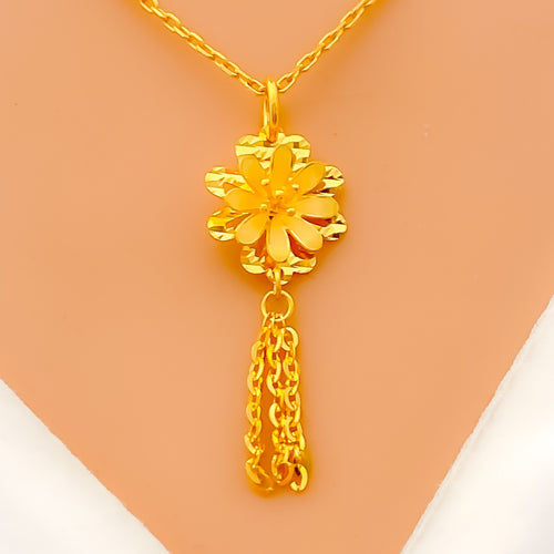 Glowing 22K Gold Floral Pendant Set