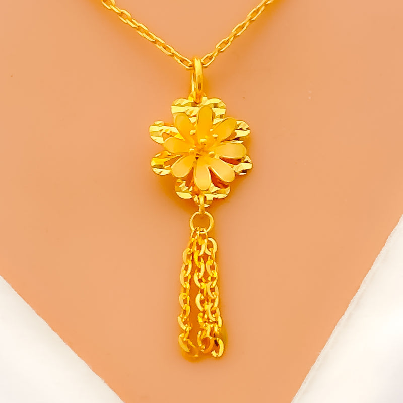 Glowing 22K Gold Floral Pendant Set
