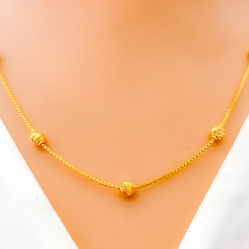 Chic Striking 22K Gold Orb Necklace - 18"      