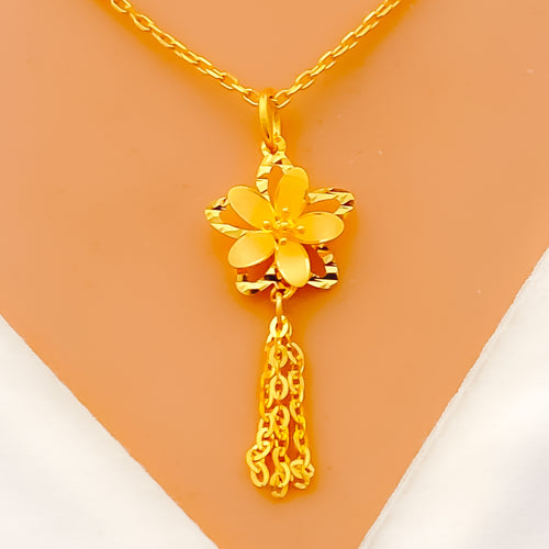 Glistening 22K Gold Floral Pendant Set