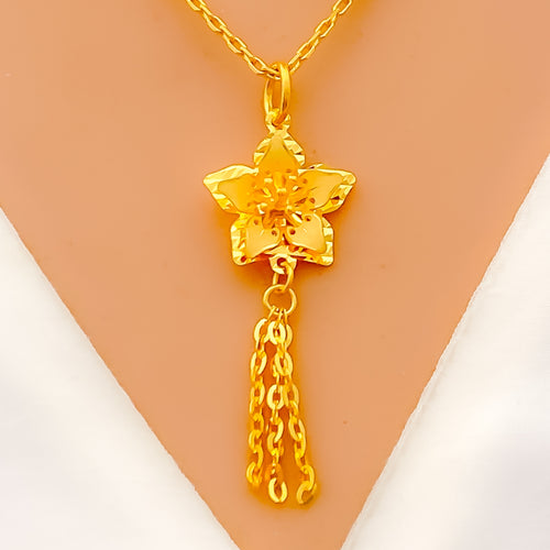 Lovely Lavish Floral 22K Gold Pendant W / Chain 