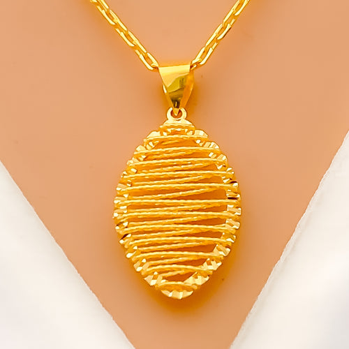 Ritzy Netted Marquise 22K Gold Pendant W / Chain 