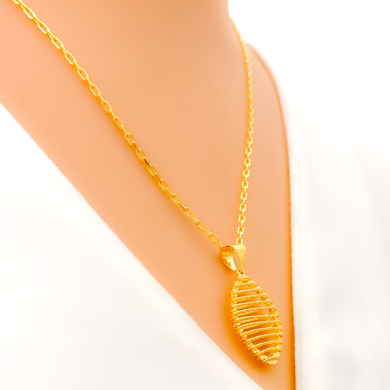 Ritzy Netted Marquise 22K Gold Pendant W / Chain 