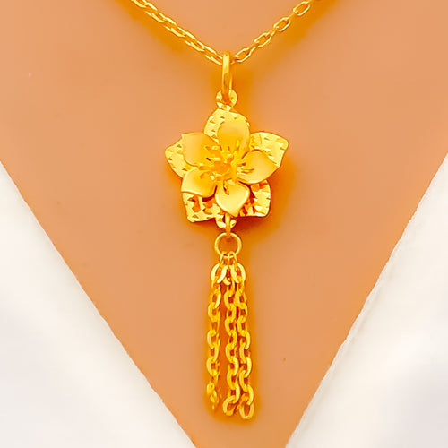 Majestic Floral Motif 22K Gold Pendant W / Chain 