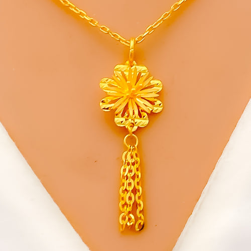 Stylish Striking Floral 22K Gold Pendant W / Chain 