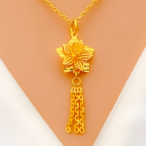 Modern Tasteful Floral 22K Gold Pendant W / Chain 
