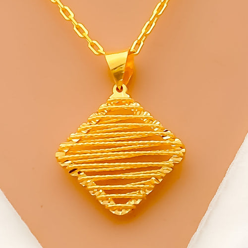 Blush Netted Diamond Shaped 22K Gold Pendant W / Chain 