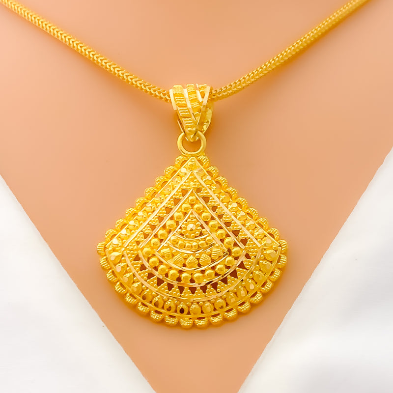 Tasteful Trendy Fanned 22k Gold Pendant