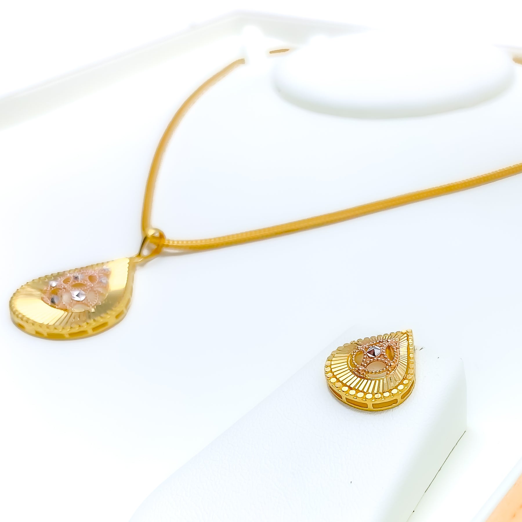 Dazzling Dressy Drop 22K Gold Pendant Set – Andaaz Jewelers