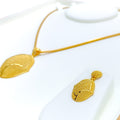 sophisticated-vibrant-22k-gold-pendant-set